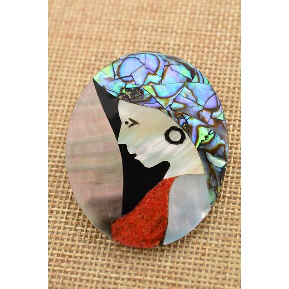 Vintage Cameo Pin Abalone Shell Inlay Woman Profile Mother's Day Artistic BinV - Picture 1 of 12